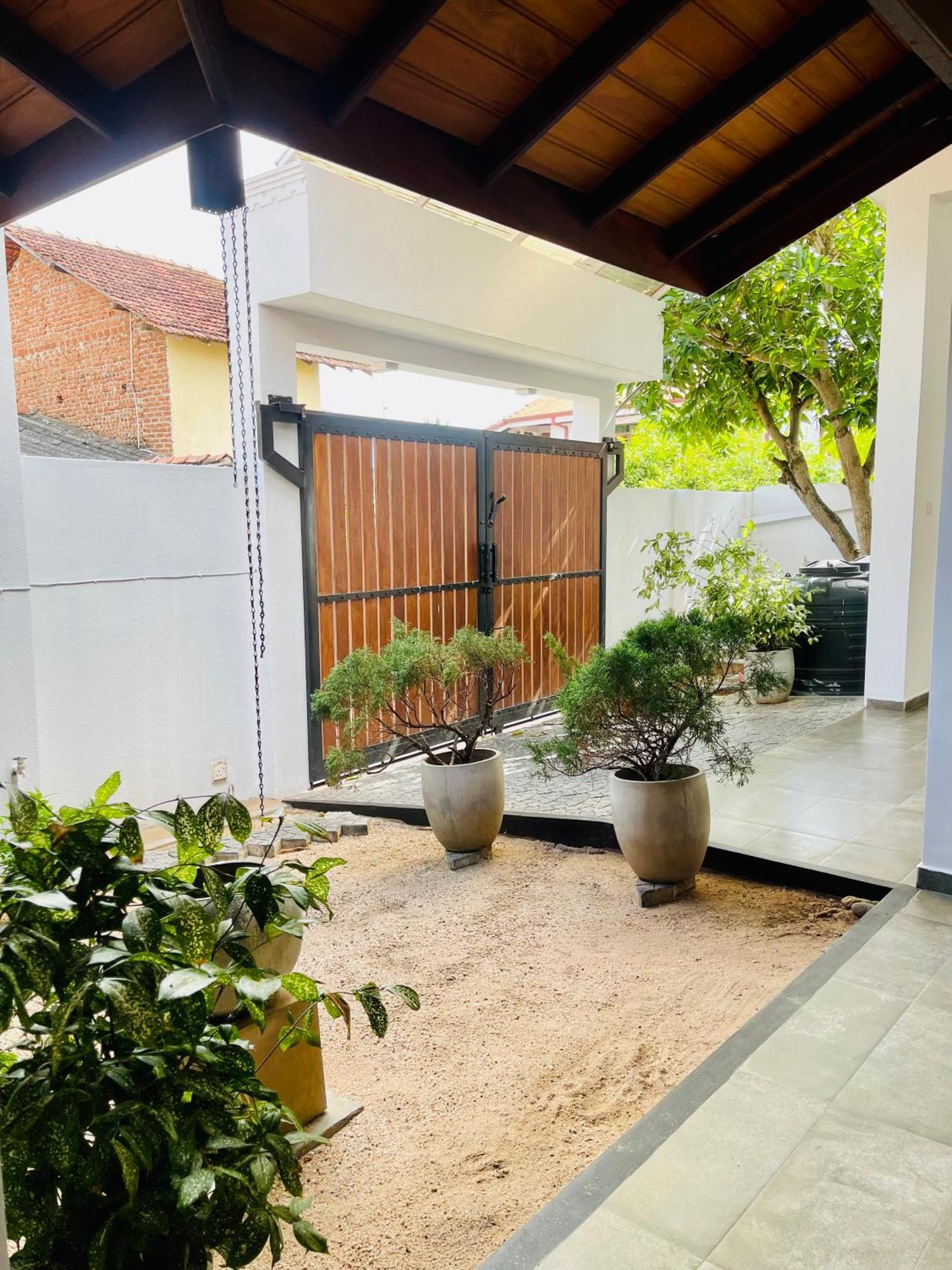 Sand & Surf Guest House Negombo Exterior photo
