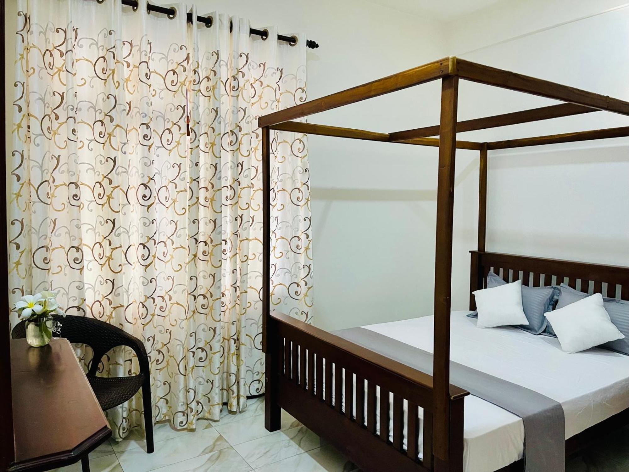 Sand & Surf Guest House Negombo Exterior photo