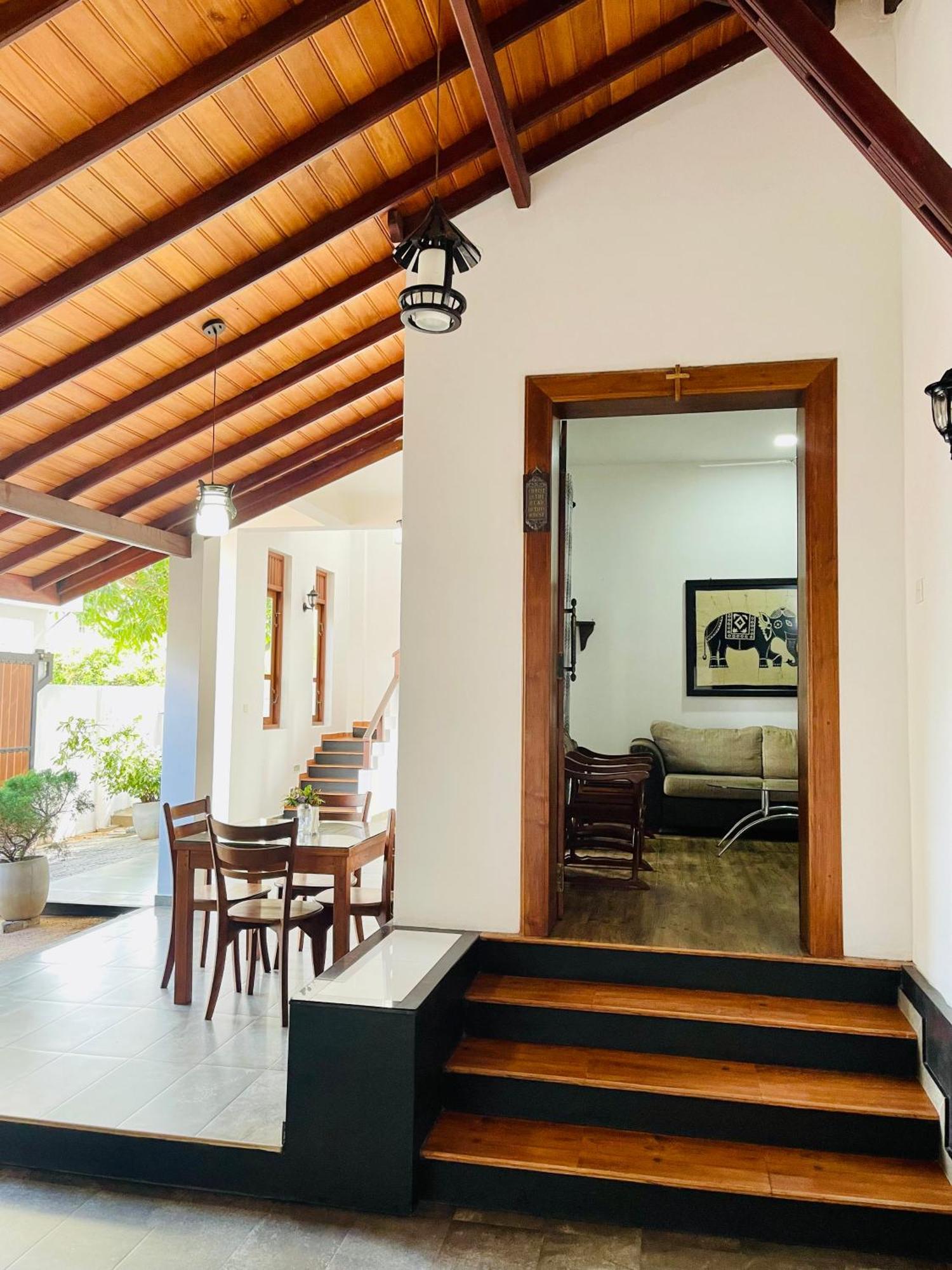 Sand & Surf Guest House Negombo Exterior photo