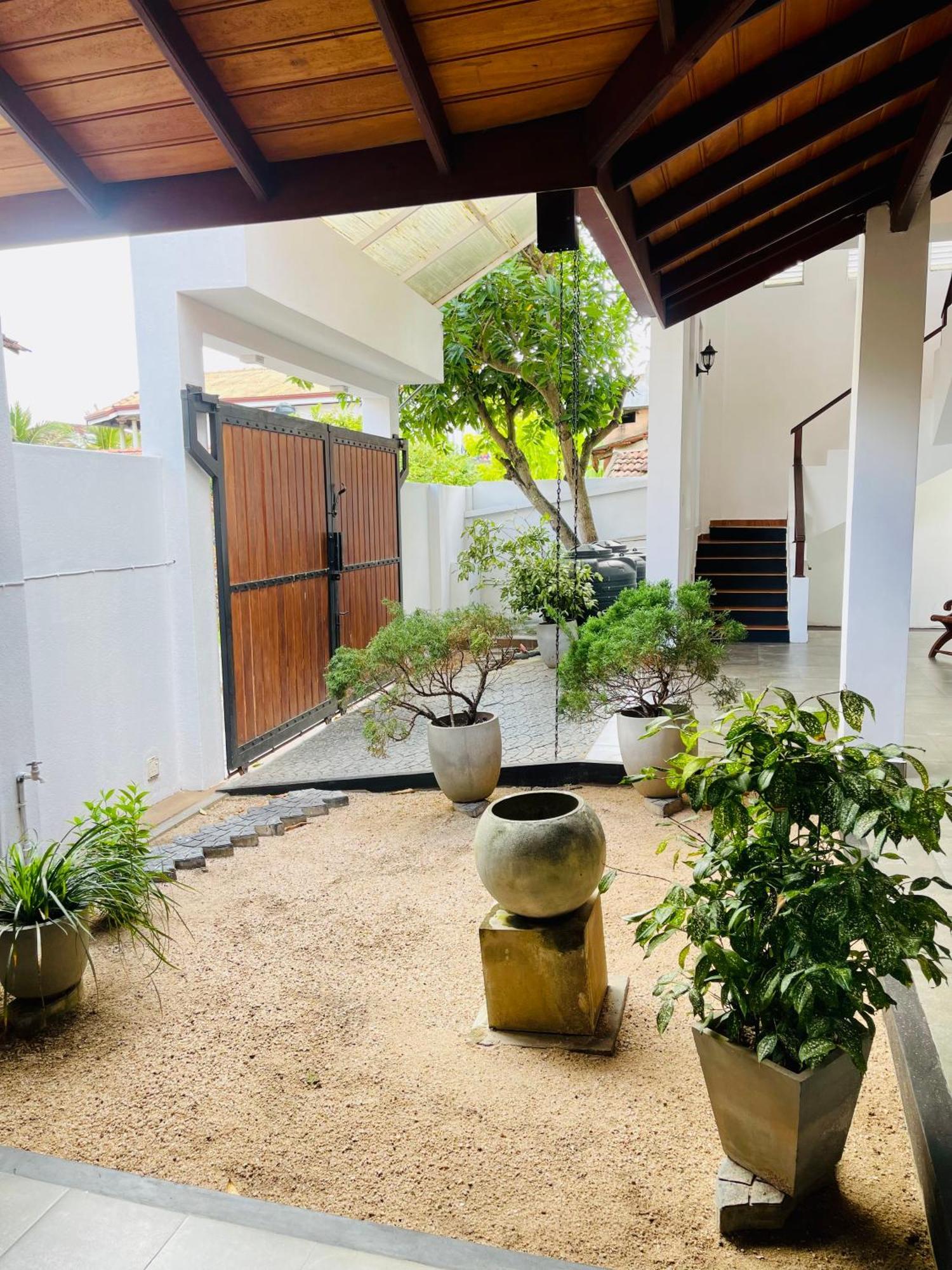 Sand & Surf Guest House Negombo Exterior photo