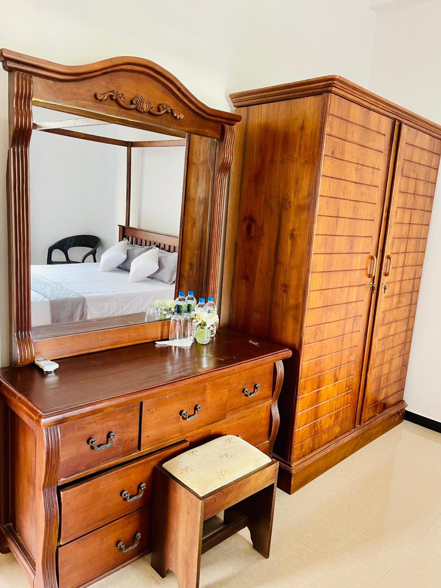 Sand & Surf Guest House Negombo Exterior photo