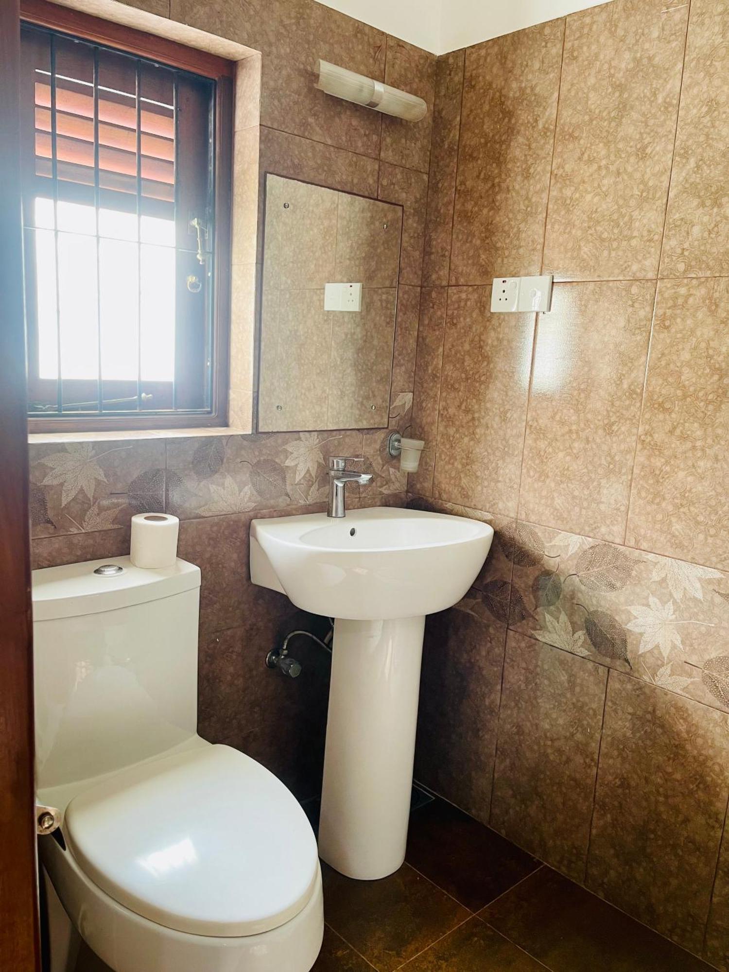 Sand & Surf Guest House Negombo Exterior photo
