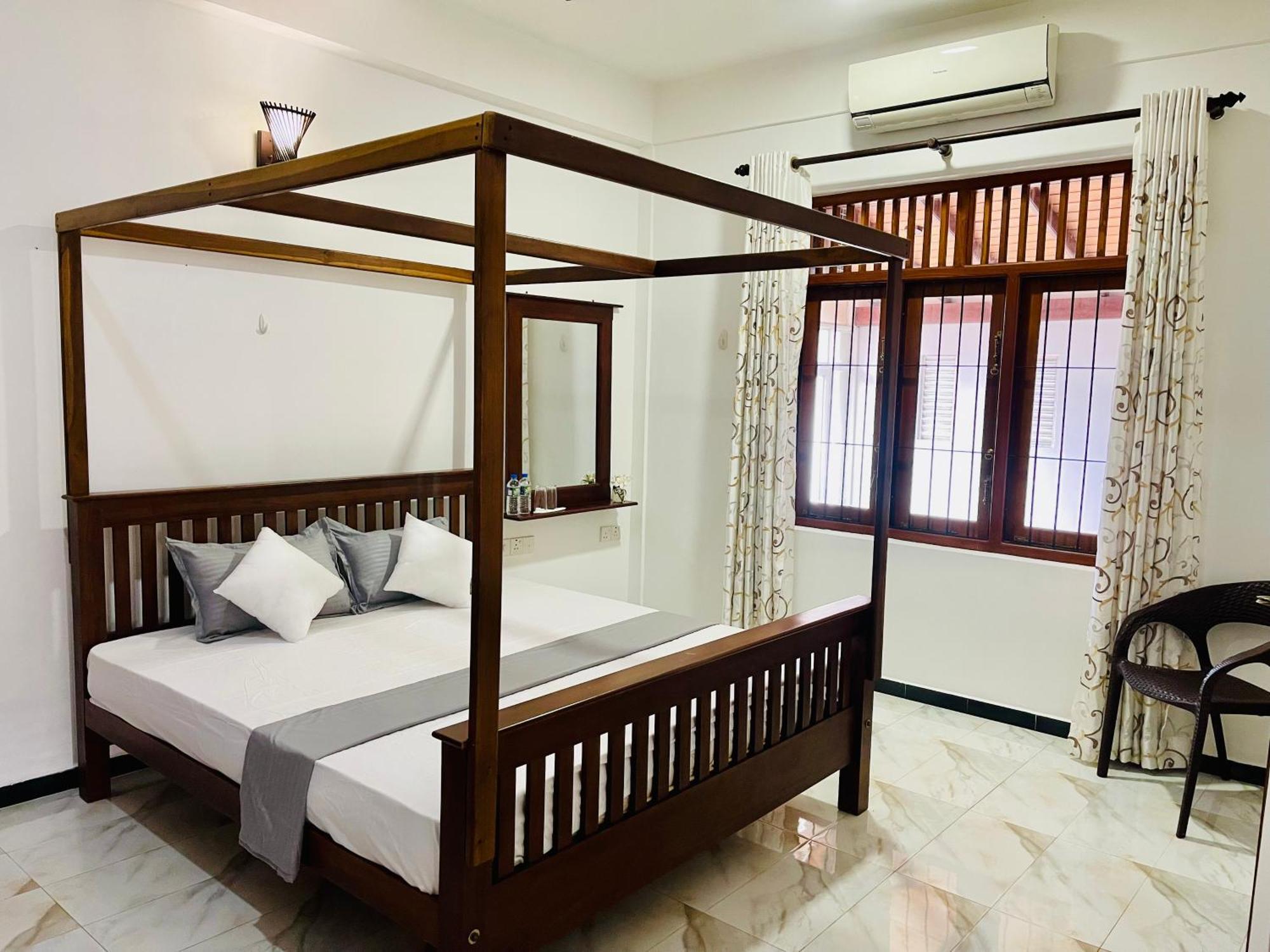 Sand & Surf Guest House Negombo Exterior photo
