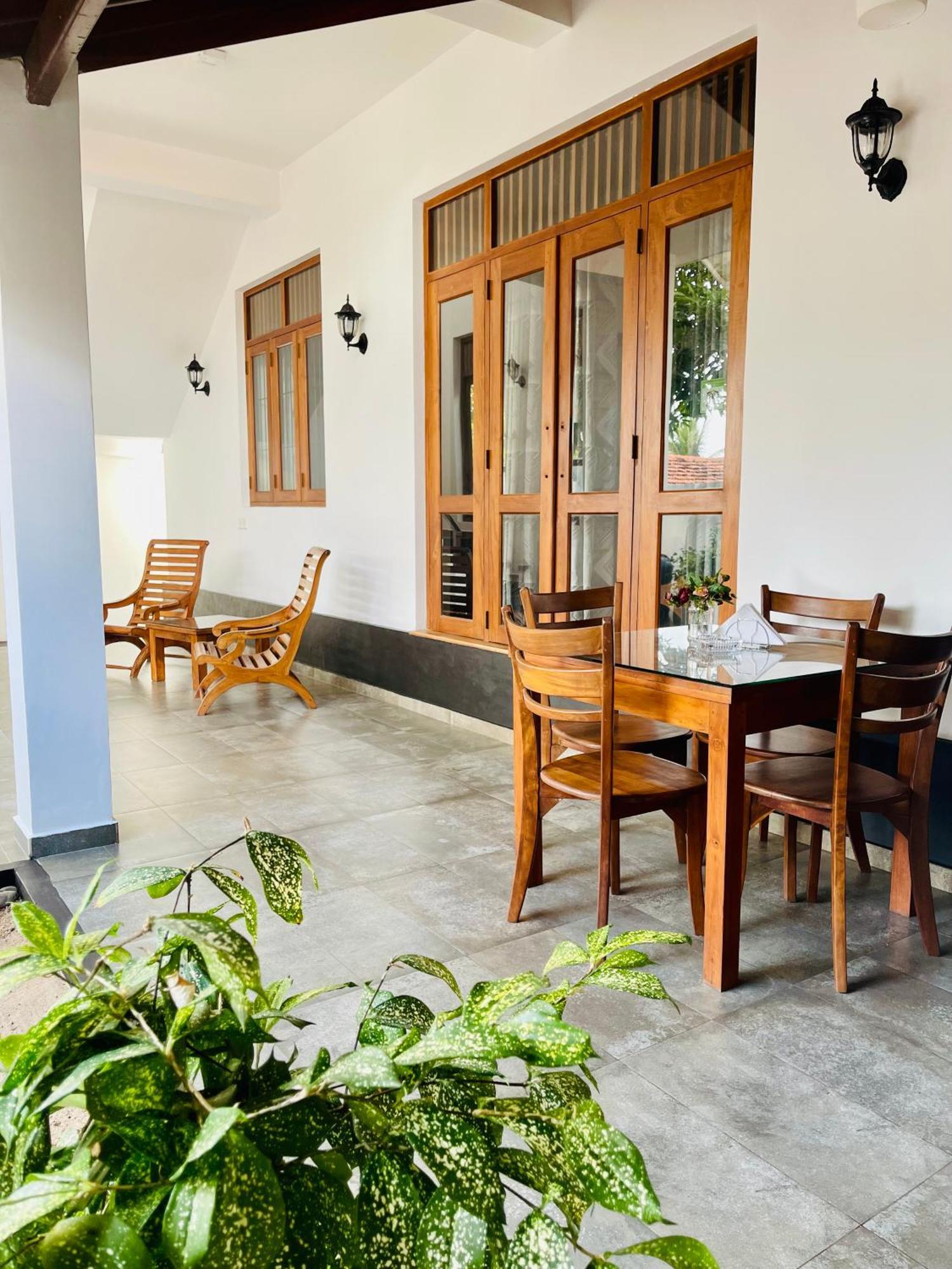 Sand & Surf Guest House Negombo Exterior photo