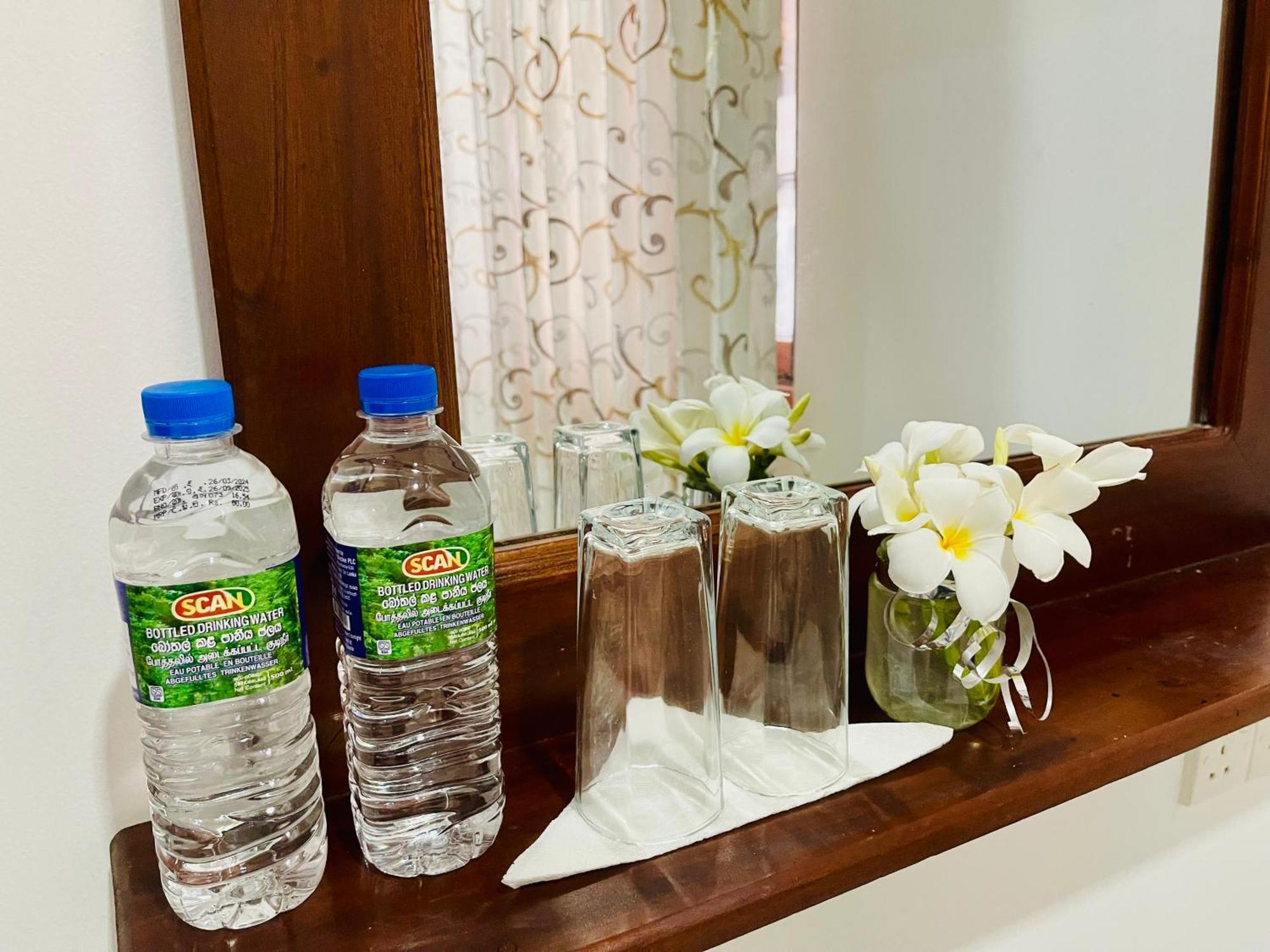 Sand & Surf Guest House Negombo Exterior photo