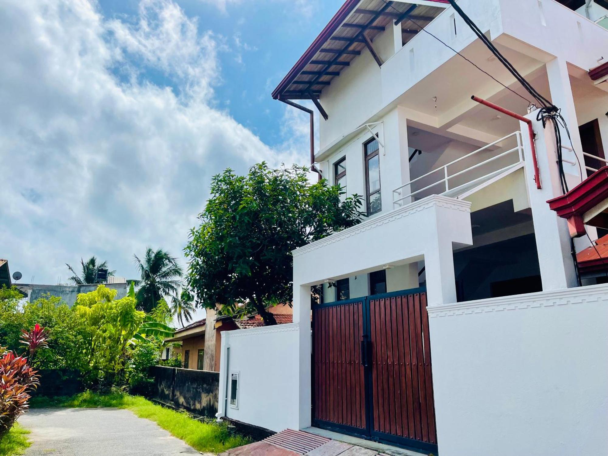 Sand & Surf Guest House Negombo Exterior photo