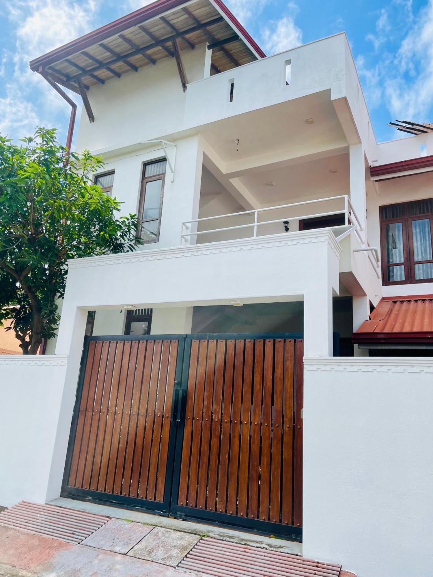 Sand & Surf Guest House Negombo Exterior photo