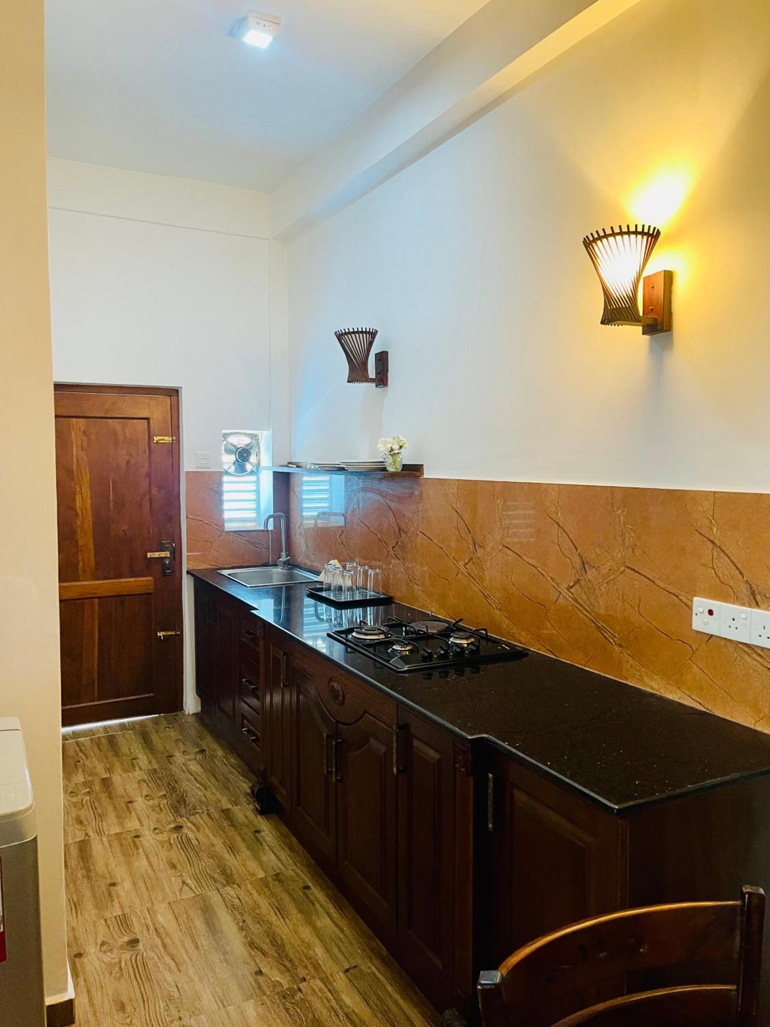 Sand & Surf Guest House Negombo Exterior photo