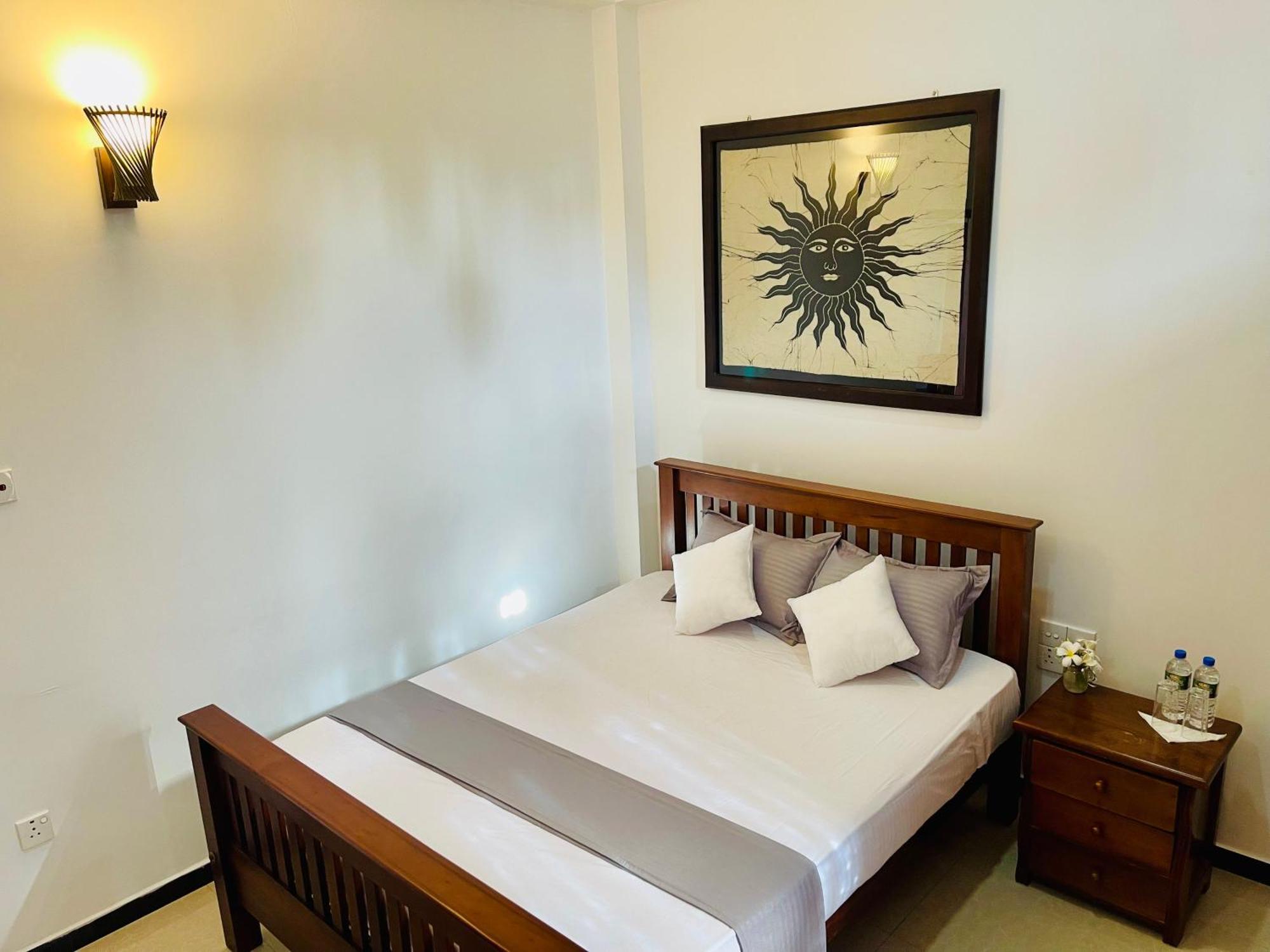 Sand & Surf Guest House Negombo Exterior photo