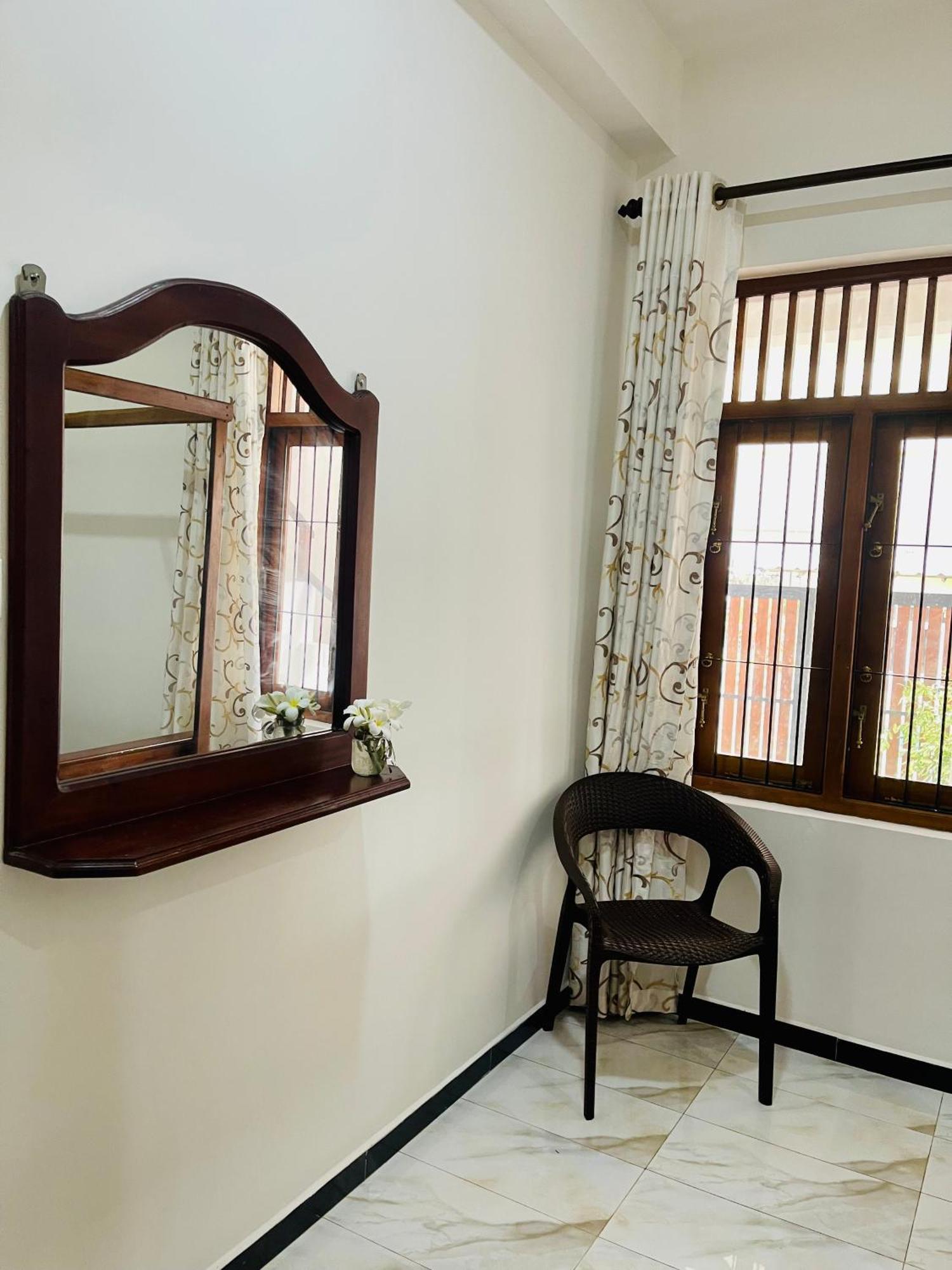 Sand & Surf Guest House Negombo Exterior photo