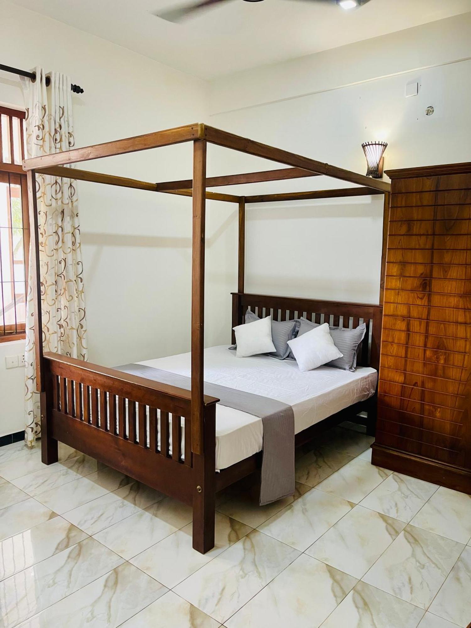 Sand & Surf Guest House Negombo Exterior photo